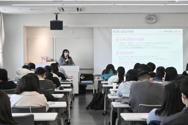 就職活動で使えるメイク講座の実施